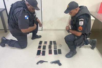 PM prende três ladrões de ônibus e recupera 13 celulares roubados em Belford Roxo