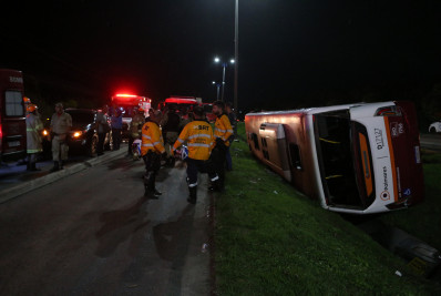 Confira fotos do acidente que deixou mais de 30 feridos em Guaratiba