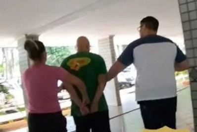 Homem é preso após ser visto estuprando a própria mãe em hospital