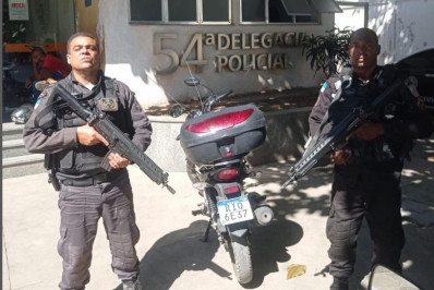 PM apreende motocicleta roubada e carro adulterado em Belford Roxo