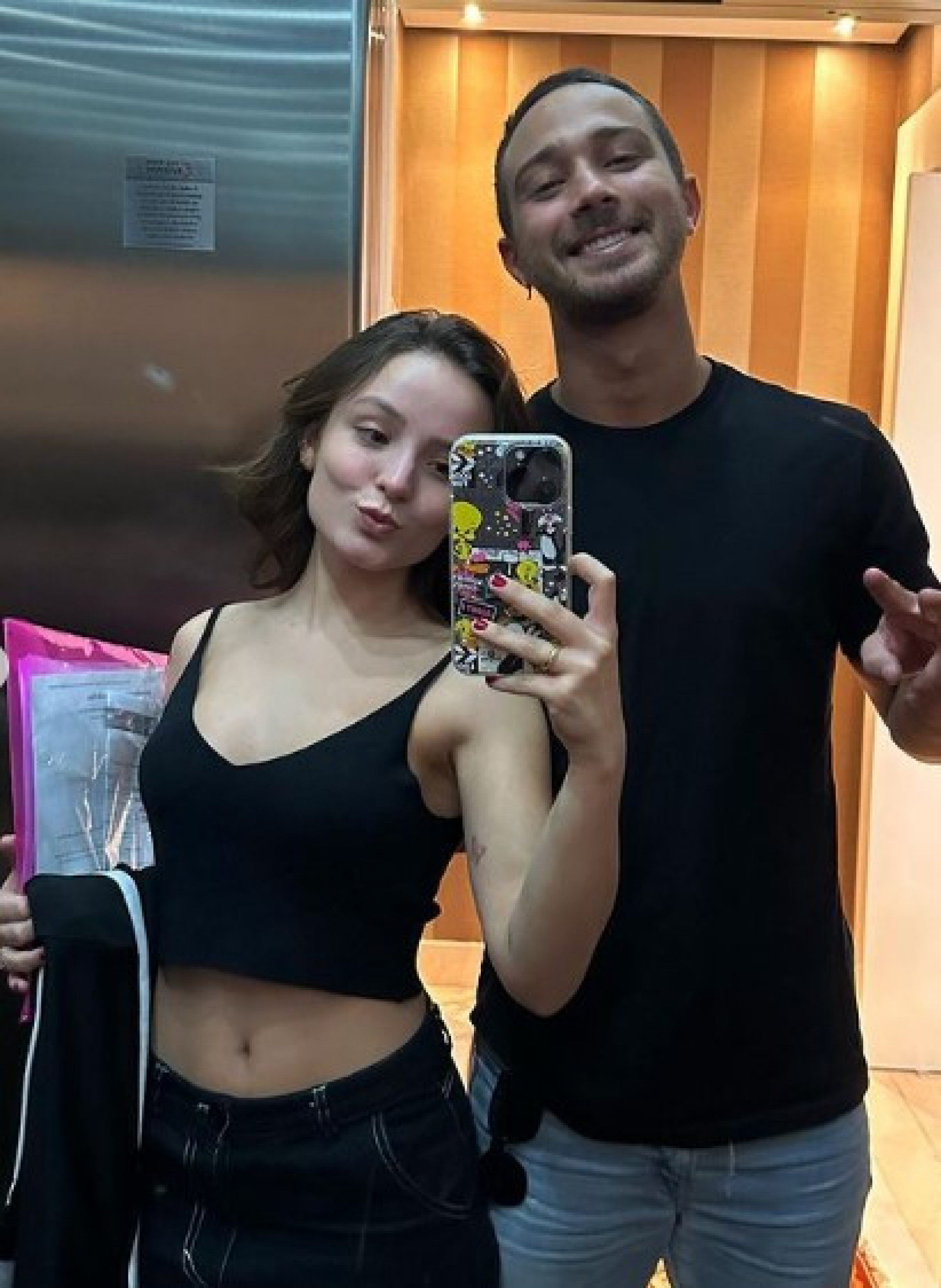 Larissa Manoela e André Frambach se conheceram em 2019 durante gravação para a Netflix - Reprodução/Instagram