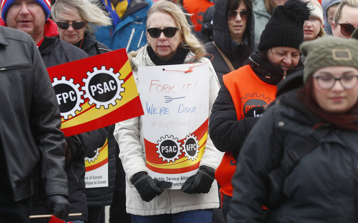 De acordo com o sindicato, espera-se que quase um terço dos funcionários públicos canadenses se mobilizem em mais de 250 locais - AFP