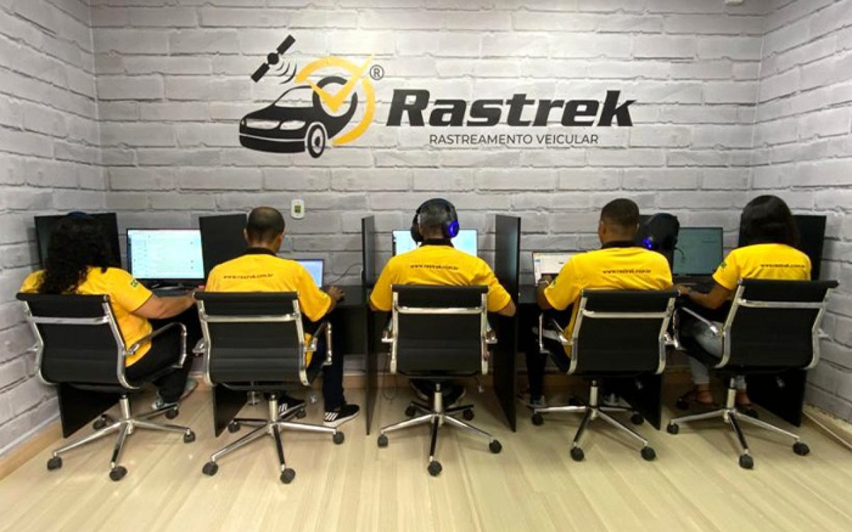 A Rastrek possui atualmente uma rede de mais de 1.200 franqueados distribu&iacute;dos por todo o territ&oacute;rio brasileiro e em mais 8 pa&iacute;ses - Divulga&ccedil;&atilde;o