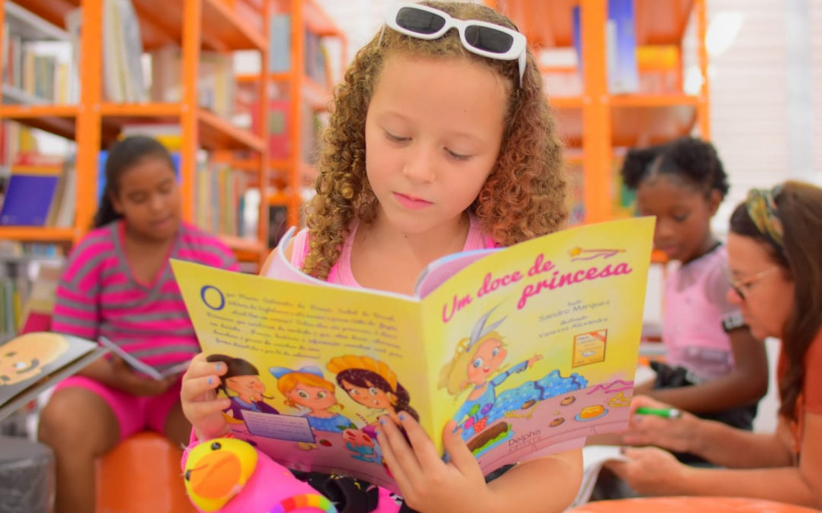 Graziella Campos da Rocha escolheu o livro: "Um Doce de Primavera" para folhear