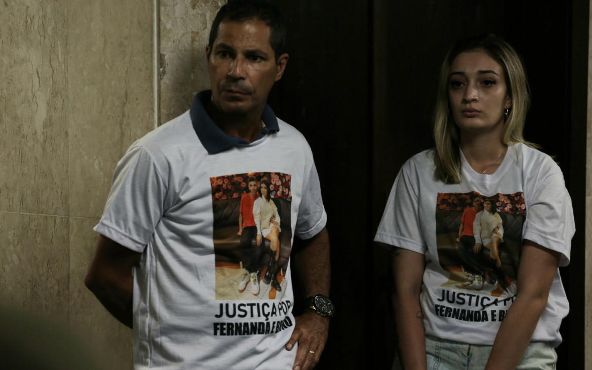 Amigos de Fernanda Cabral também estiveram presentes na audiência de instrução e julgamento desta quarta-feira (19)