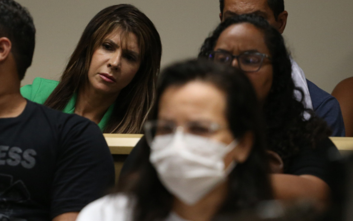 Jane Carvalho, mãe de Fernanda, acompanhou o depoimento das testemunhas de defesa de Cíntia Cabral