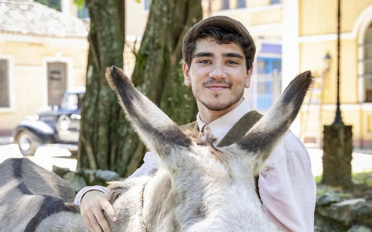 João Fernandes dá vida ao Justino em 'Amor Perfeito', da TV Globo