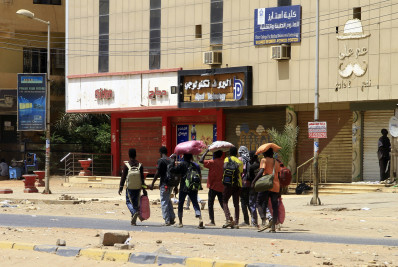 Número de pessoas deslocadas à força no mundo bate recorde de 110 milhões, diz ONU