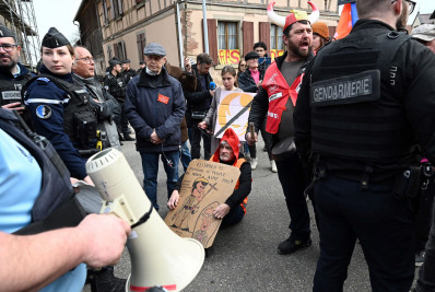 Macron é vaiado em visita à Alsácia em meio a crise da reforma previdenciária