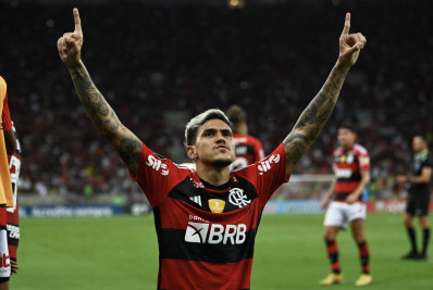 Preparador físico do Flamengo pede desculpas após soco em Pedro: 'Alto estresse'