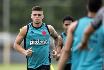 Com o pé esquerdo! Canhotos do Vasco se destacam e se tornam referência em elenco de Barbieri