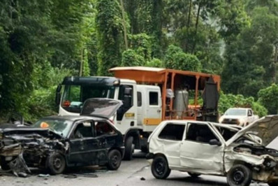 Colisão com quatro feridos na Rio-Santos
