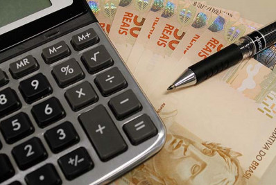 Confiança do consumidor brasileiro mantém tendência negativa pelo 4º mês seguido, diz ACSP