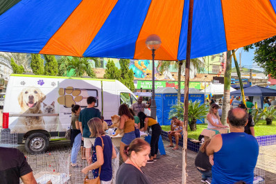 Feira de adoção responsável em Mesquita teve 20 animais acolhidos