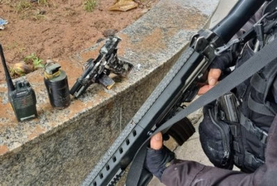 PM apreende pistola e granada em ação com criminoso ferido em Belford Roxo