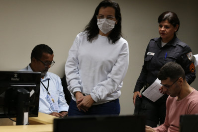 'Chega de tanta impunidade', diz mãe de jovem morta envenenada durante julgamento de Cíntia Mariano