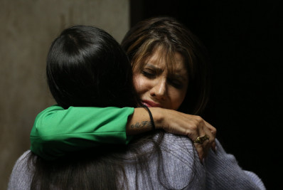 'Chega de tanta impunidade', diz mãe de jovem morta envenenada durante julgamento de Cíntia Mariano