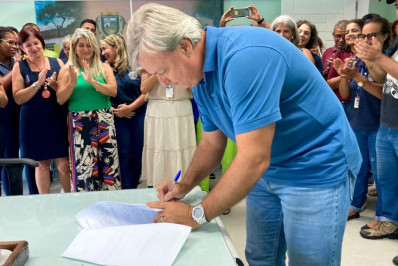 Alexandre Martins sanciona Lei Complementar de Plano de Cargos, Carreiras e Remuneração para servidores dos segmentos técnico e administrativo de Búzios