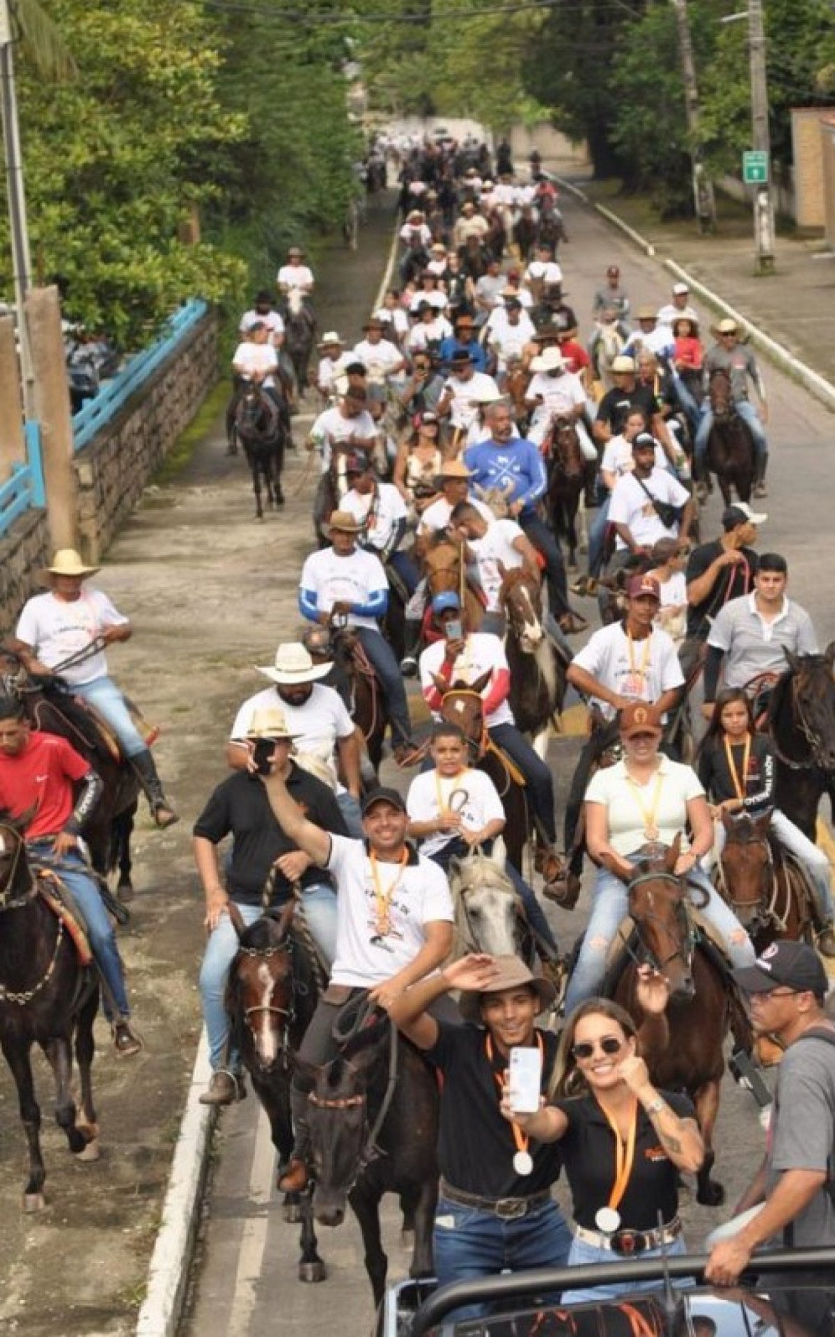 Cavaleiros e amazonas participam de cavalgada pelas ruas de Guapimirim - Rancho Empório - Imagem cedida ao DIA