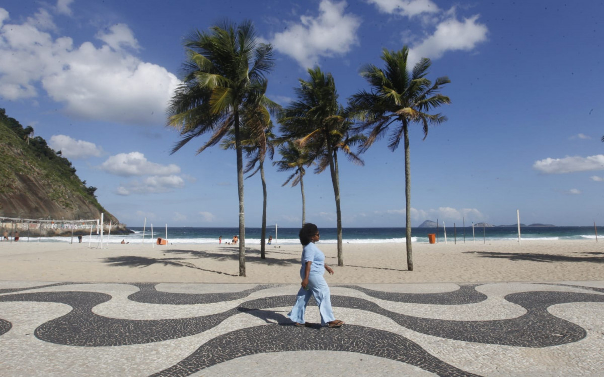 Praia do Leme, Zona Sul do Rio, nesta quinta-feira (20)