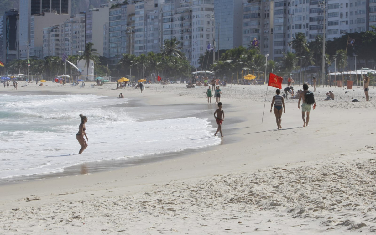 Praia do Leme, Zona Sul do Rio, nesta quinta-feira (20)