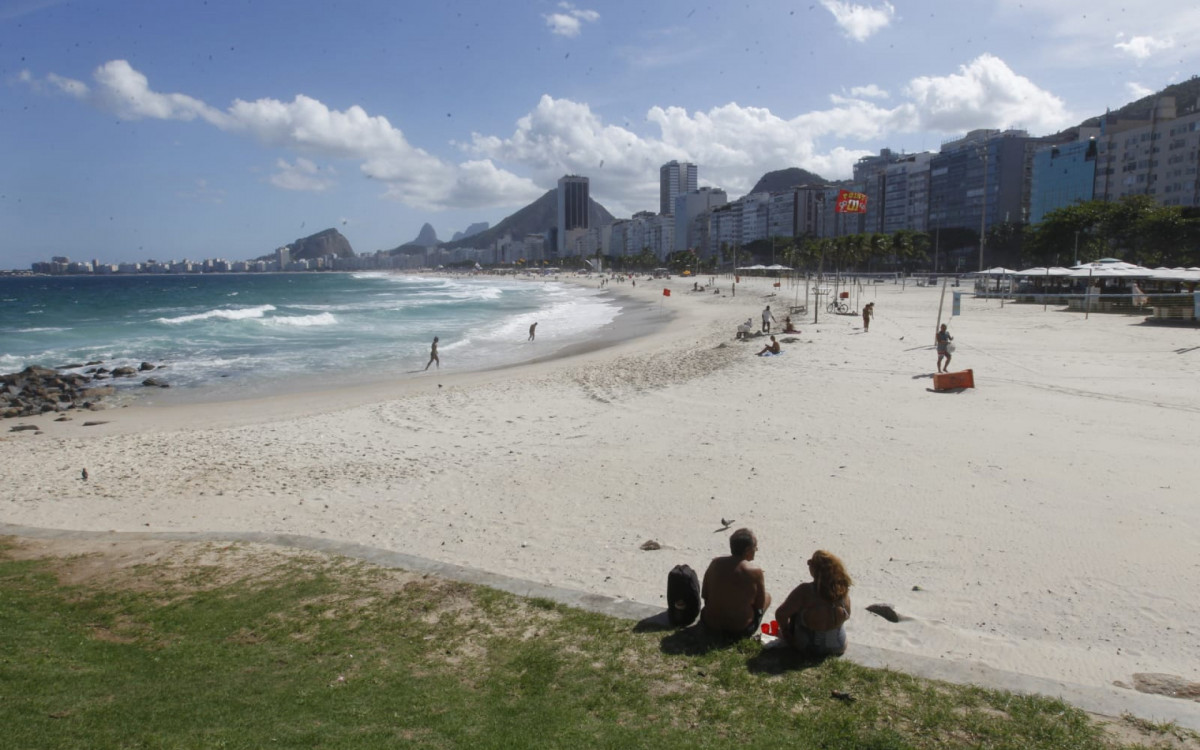 Praia do Leme, Zona Sul do Rio, nesta quinta-feira (20)