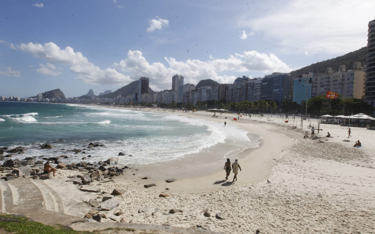 Praia do Leme, Zona Sul do Rio, nesta quinta-feira (20)