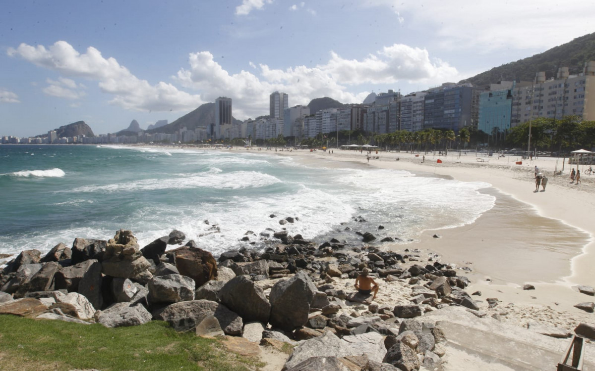 Praia do Leme, Zona Sul do Rio, nesta quinta-feira (20)
