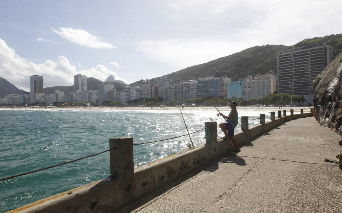 Praia do Leme, Zona Sul do Rio, nesta quinta-feira (20)