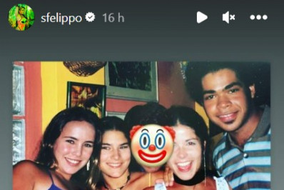 Samara Felippo se diverte ao cobrir rosto de Mário Frias em foto com emoji de cocô