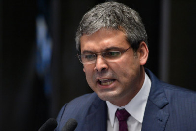 Lindbergh Farias: Presidência e relator da CPMI vão ser do bloco governista
