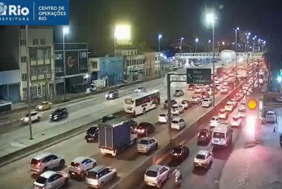 Trânsito é intenso nas rodovias do Rio para o feriado de Tiradentes; confira
