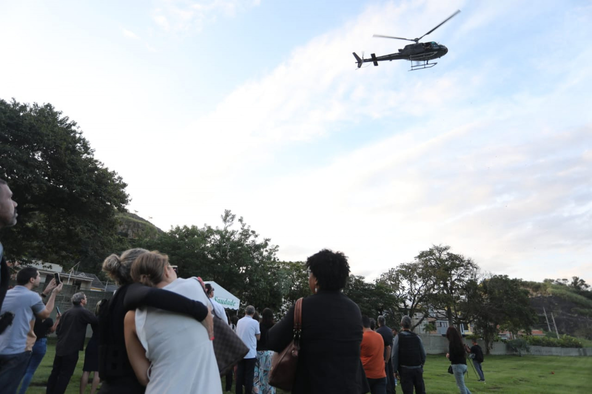 Corpo da perita da Polícia Civil, Denise Macedo, de 61 anos, foi enterrado nesta quinta-feira (20), no Cemitério Jardim da Saudade, em Sulacap - Pedro Ivo/ Agência O Dia