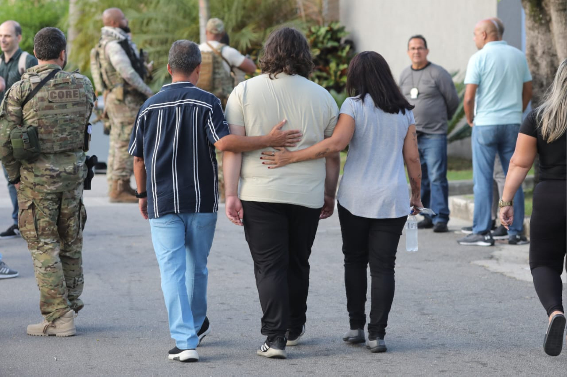 Corpo da perita da Polícia Civil, Denise Macedo, de 61 anos, foi enterrado nesta quinta-feira (20), no Cemitério Jardim da Saudade, em Sulacap - Pedro Ivo/ Agência O Dia