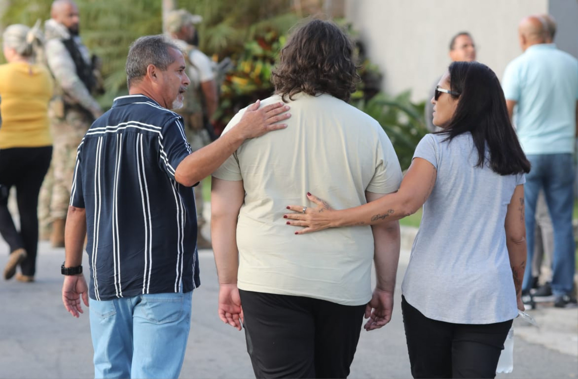 Corpo da perita da Polícia Civil, Denise Macedo, de 61 anos, foi enterrado nesta quinta-feira (20), no Cemitério Jardim da Saudade, em Sulacap - Pedro Ivo/ Agência O Dia