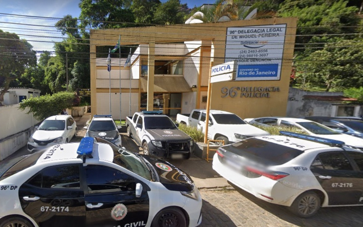 Policiais da 96ª DP (Miguel Pereira) prendem suspeito de matar homem a pedradas