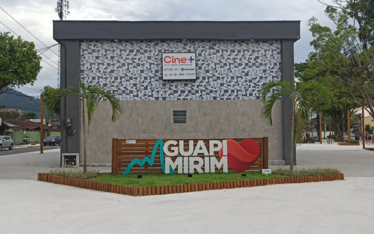 A nova sala de cinema construída pelo projeto Cine+ fica na Praça Aguinaldo Pereira