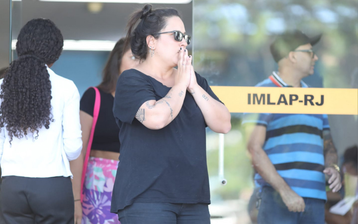 Familiares e amigos de Thadeu dos Santos reconheceram corpo do dan&ccedil;arino no IML