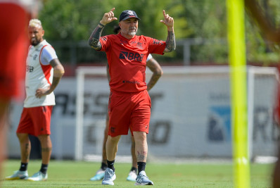 Sampaoli destaca importância da posse em treino do Flamengo: 'Não se pode perder nunca a bola'