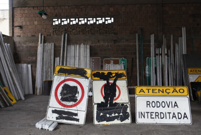 Vandalismo e furto de placas de sinalização causam prejuízo de R$ 240 mil por ano