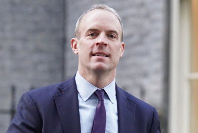 Vice-premiê britânico renuncia ao cargo após denúncias de assédio