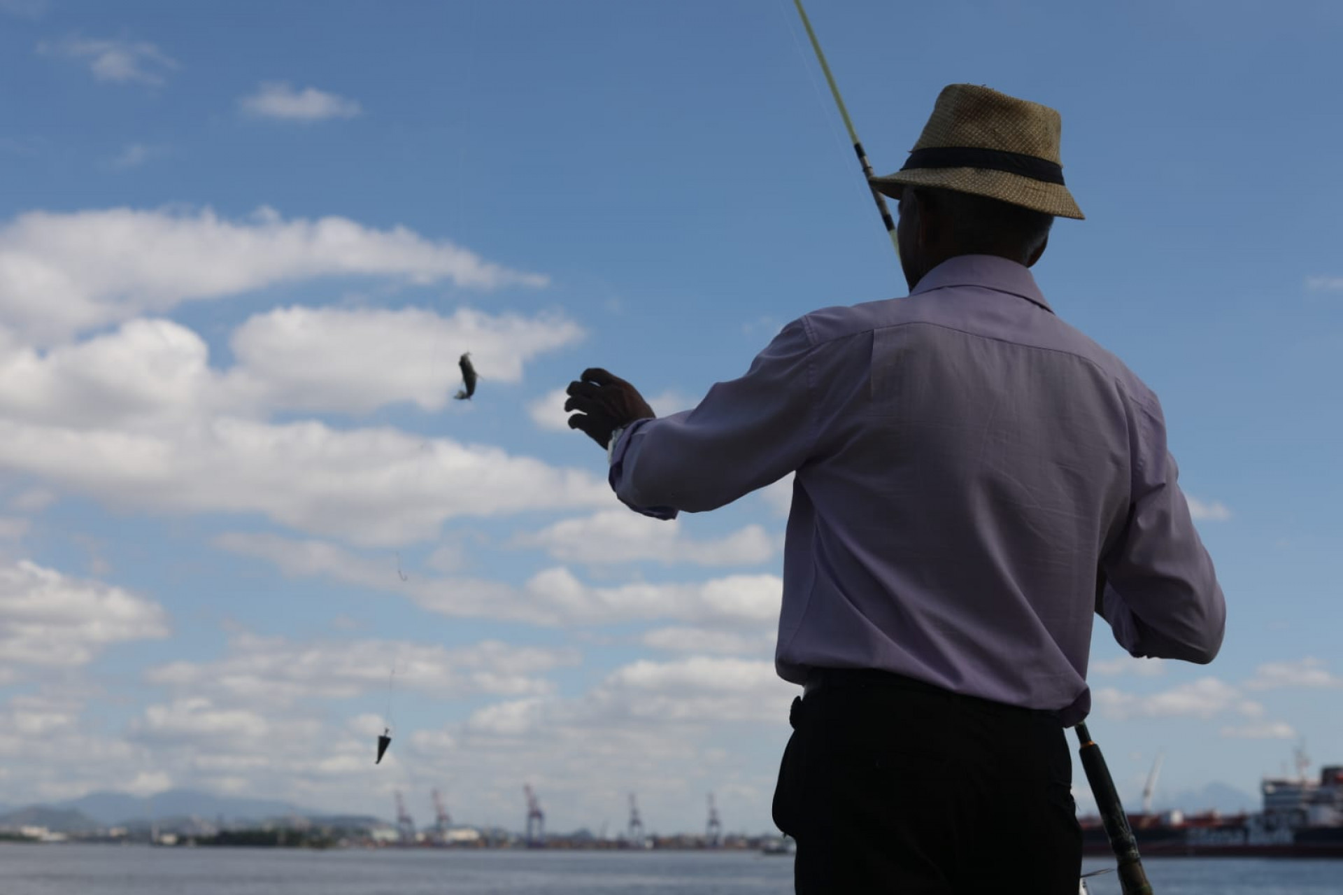 Sem previsão de chuva, céu permanecerá claro e com nuvens durante o feriado - Pedro Ivo / Agência O Dia