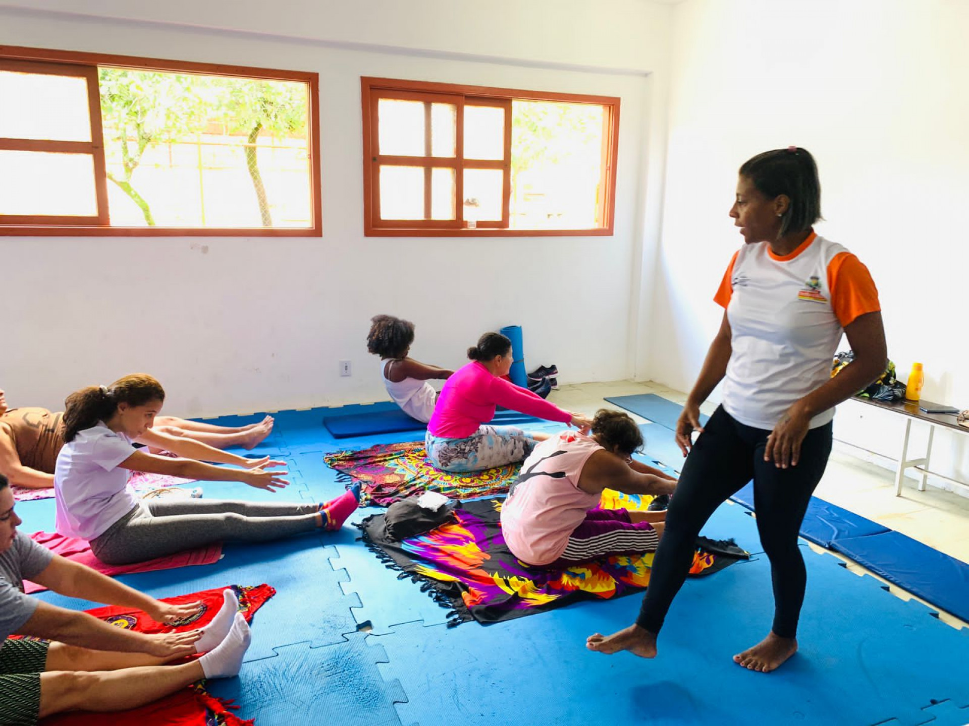 As aulas de pilates tem atraído um grande número de pessoas na Vila Olímpica - Divulgação