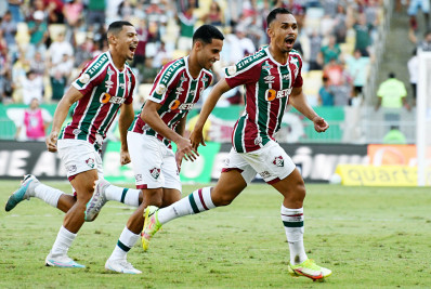 Fluminense vence o Athletico-PR com facilidade e segue 100% no Brasileirão