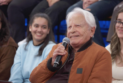 Cid Moreira visita o palco do 'Altas Horas' neste sábado