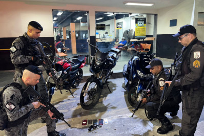 PM prende quatro suspeitos de praticarem roubos na Avenida Brasil