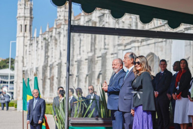 Em boas-vindas a Lula, Rebelo diz que paz no mundo pressupõe retirada da Rússia da Ucrânia