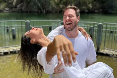 Maíra Cardi fica noiva de Tiago Nigro em Israel