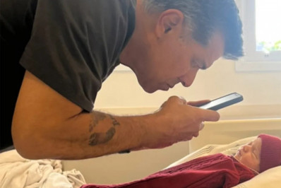 Maurício Mattar se derrete pelo neto, Makai, na web: 'Chegou para alegrar'