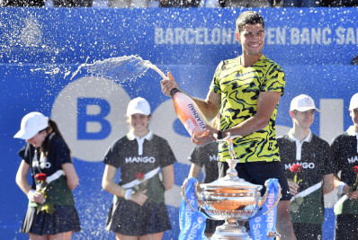 Tênis: Alcaraz aumenta freguesia contra Tsitsipas e é bicampeão em Barcelona